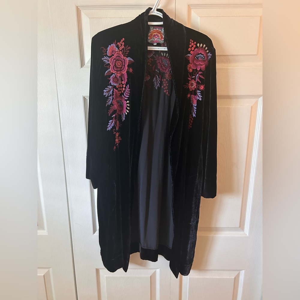 Johnny Was Velvet Embroidered Floral Kimona Robe Medium